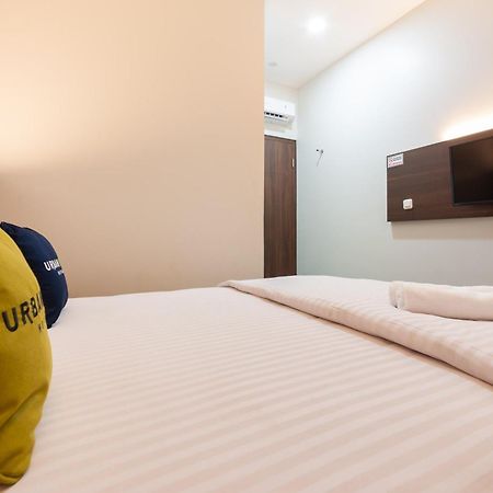 Urbanview Hotel Cengkareng Jakarta By Reddoorz Экстерьер фото