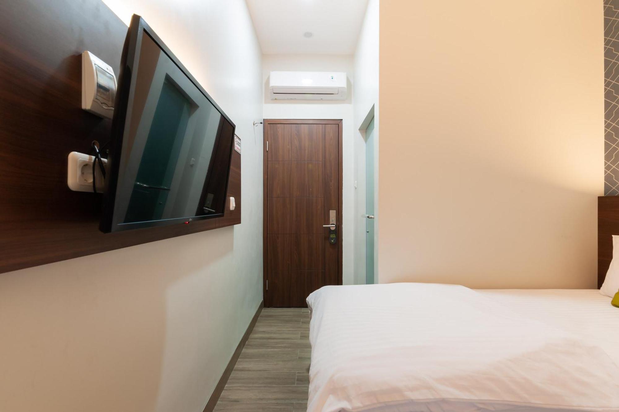 Urbanview Hotel Cengkareng Jakarta By Reddoorz Экстерьер фото